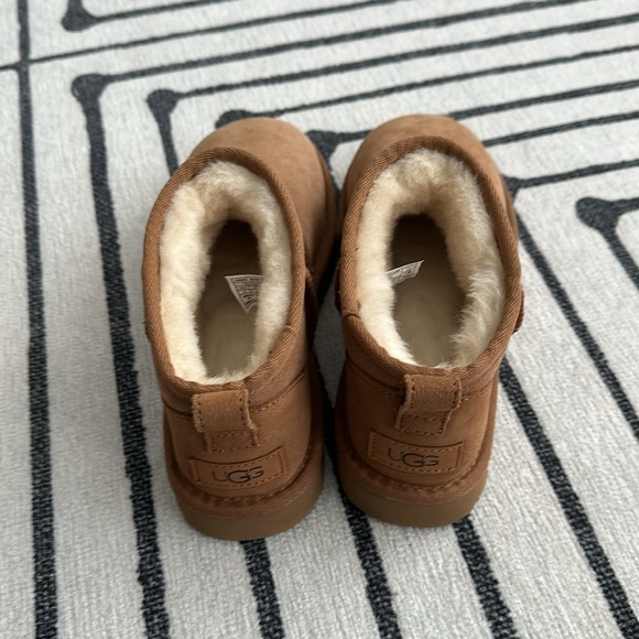 NEW - Ugg Classic Ultra Mini Booties - Size 7 - Picture 2 of 5